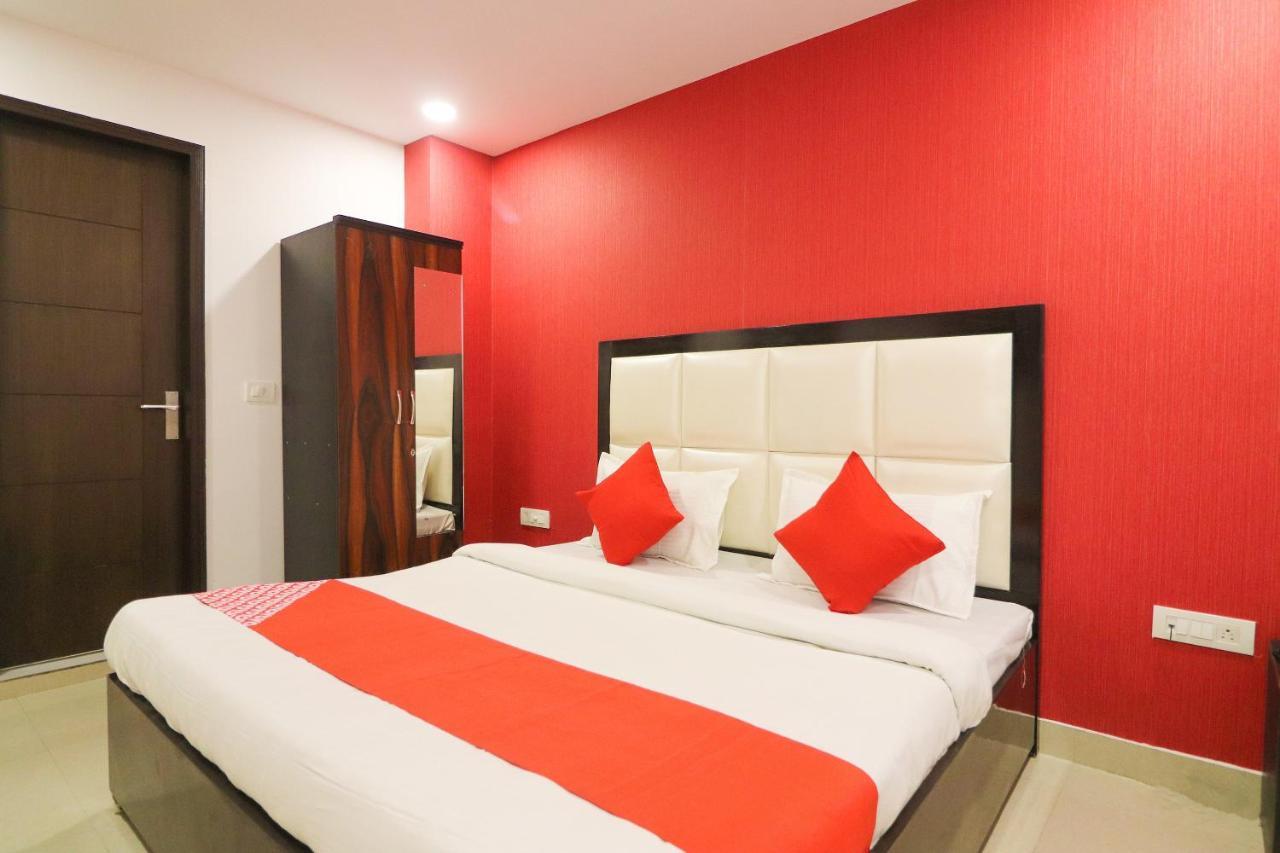 Oyo 63841 White Orchid Hotel Indraprastha Kültér fotó